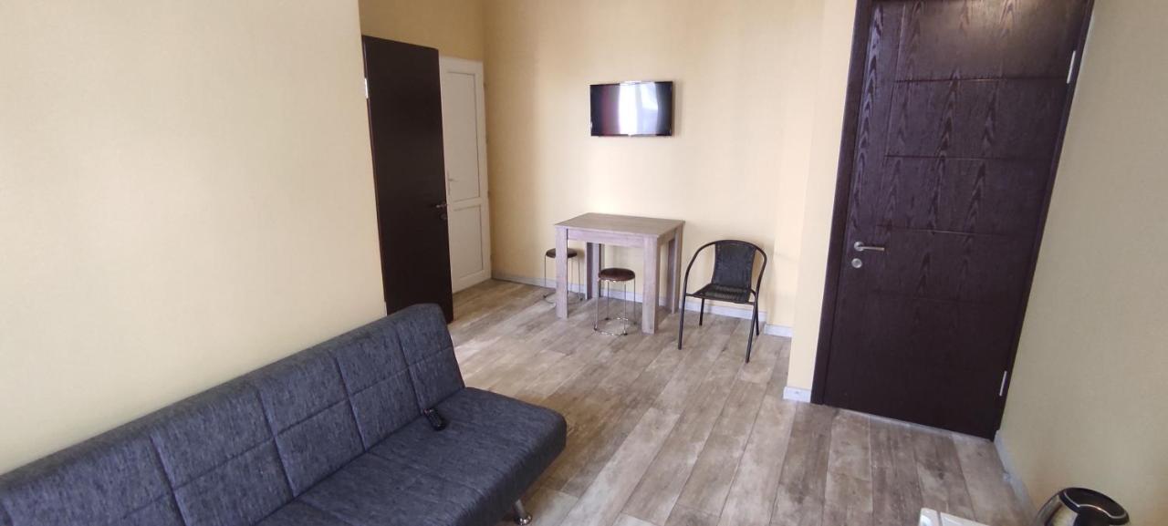Femily Hotel In Batumi Mareti Str 2 Exterior photo