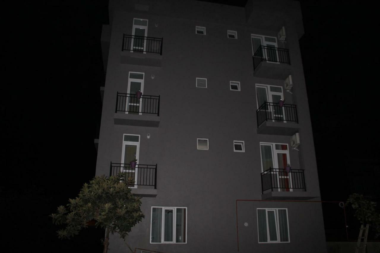 Femily Hotel In Batumi Mareti Str 2 Exterior photo