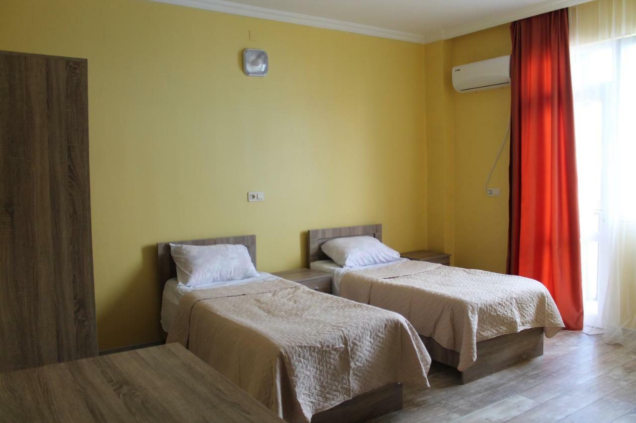 Femily Hotel In Batumi Mareti Str 2 Exterior photo