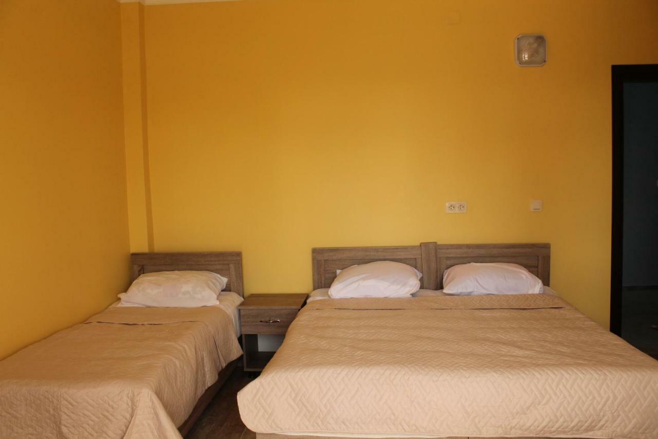Femily Hotel In Batumi Mareti Str 2 Exterior photo